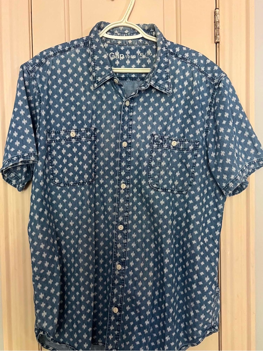 GAP Men’s Blue Short-Sleeve Patterned Denim Button-Down Shirt